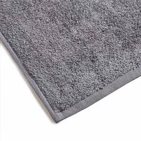Toalla de ducha gris oscuro 100% algodón 380gr/m2 EROSKI, 70x120cm