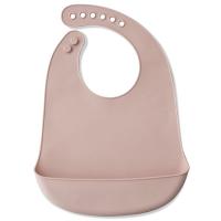 Babero imperpeable rosa de silicona con bolsillo recogemigas INTERBABY