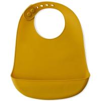 Babero imperpeable mostaza de silicona con bolsillo recogemigas INTERBABY