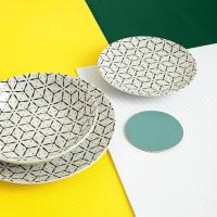 Sormenezko baxera, portzelana, marrazki beltza. Platerak Ø 25,4, 20 eta 19 cm, sorta 18 pieza