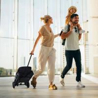 Silla de paseo Kubic 2 negra ASALVO Su peso ultraligero y su plegado y desplegado instantáneo con una sola mano la hacen ideal para cualquier tipo de viaje. Peso máximo recomendado 22 kg, 100x51x67 cm.