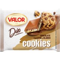 VALOR bikotea: esnedun txokolatea eta zuria cookies-ekin, tableta 130 g